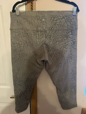 lululemon athletica Girls' Taupe Gray Crackle-Print Leggings